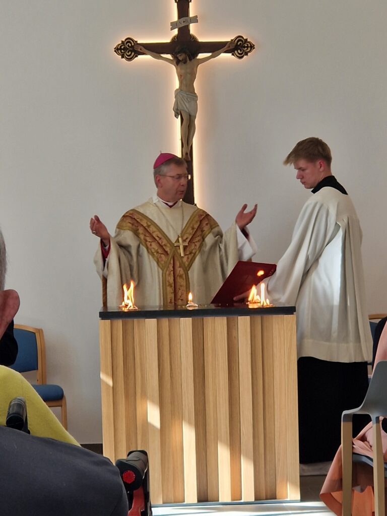 Altarweihe im neuen Dechaneihof